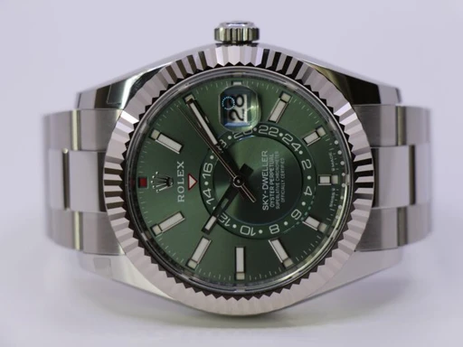 Title: Sky-Dweller 336934 – New 08/2025
Brand: Rolex
Model: Sky-Dweller
Ref: 336934
Category: Dress
Diameter: 42mm
Functions: Dato, GMT, Ugedag
Year: 2025
Price: 168000
Condition: undefined
Dial Color: Grøn
Strap: Metal
Case material: Stål
Gender: Herre
Match: 100.0%
Billedet er ejet af WeWatches (323083) Et Rolex ur