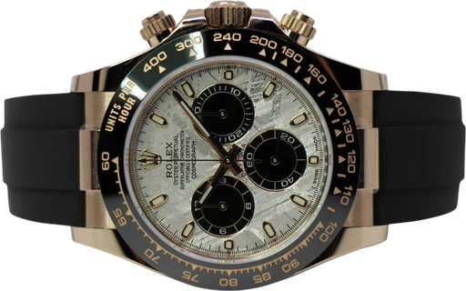 Title: Cosmograph Daytona 116515Ln – New
Brand: Rolex
Model: Cosmograph Daytona
Ref: 116515LN
Category: Racing
Diameter: 40mm
Functions: Kronograf
Year: 2023
Price: 660000
Condition: 10.0
Dial Color:
Strap: Andet
Case material: Guld
Gender: Herre
Match: 100.0%
Billedet er ejet af WeWatches (136949) Et Rolex ur