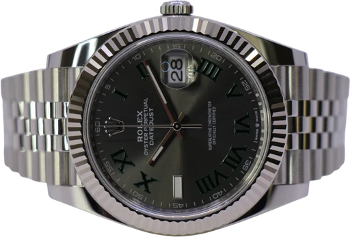 Titel: Datejust 41Mm 126334 Wimbledon – New 06/2026 (Nyhed)
Mærke: Rolex
Model: Datejust 41
Ref.: 126334
Årgang: 2026
Tilbehør: Boks og Papirer
Stand: 10.0 (Nyt)
Pris: 114.000 kr.
Diameter: 41mm
Funktioner: Dato
Skivefarve: Grå
Rem: Metal
Kassemateriale: Stål
Kategori: Dress
Køn: Herre
Match: 100.0%
Billedet ejes af WeWatches (1068367) Et Rolex ur