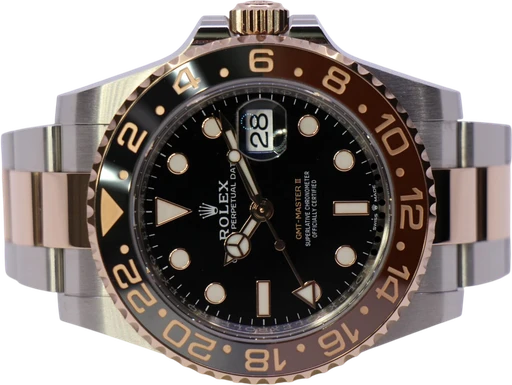 Titel: Gmt-Master II 126711Chnr – Like New (Root Beer) (Nyhed)
Mærke: Rolex
Model: GMT-Master II
Ref.: 126711CHNR
Årgang: 2026
Tilbehør: Boks og Papirer
Stand: 9.9 (Brugt)
Pris: 146.000 kr.
Diameter: 40mm
Funktioner: Dato, GMT
Skivefarve: Sort
Rem: Metal
Kassemateriale: Andet
Kategori: Sport
Køn: Herre
Match: 100.0%
Billedet ejes af WeWatches (1068378) Et Rolex ur