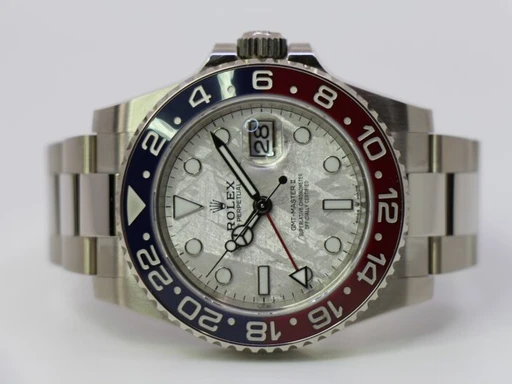 Title: Gmt-Master II 126719Blro “Meteorite” – New
Brand: Rolex
Model: GMT - Master II
Ref: 126719BLRO
Category: Sport
Diameter: 40mm
Functions: Dato, GMT
Year: 2024
Price: 399000
Condition: undefined
Dial Color: Sølv
Strap: Metal
Case material: Guld
Gender: Herre
Match: 100.0%
Billedet er ejet af WeWatches (136948) Et Rolex ur