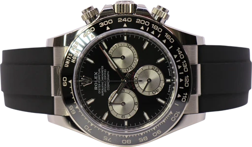 Title: Cosmograph Daytona 126519Ln – New 11/2025
Brand: Rolex
Model: Cosmograph Daytona
Ref: 126519LN
Category: Racing
Diameter: 40mm
Functions: Kronograf
Year: 2025
Price: 329000
Condition: 10.0
Dial Color: Sort
Strap: Andet
Case material: Guld
Gender: Herre
Match: 100.0%
Billedet er ejet af WeWatches (554302) Et Rolex ur
