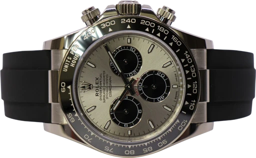 Titel: Cosmograph Daytona 126519Ln Ghost – Like New
Mærke: Rolex
Model: Cosmograph Daytona
Ref.: 126519LN
Årgang: 2025
Tilbehør: Boks og Papirer
Stand: 9.5 (Brugt)
Pris: 375.000 kr.
Diameter: 40mm
Funktioner: Kronograf
Skivefarve: Grå
Rem: Gummi
Kassemateriale: Guld
Kategori: Racing
Køn: Herre
Match: 100.0%
Billedet ejes af WeWatches (1057144) Et Rolex ur