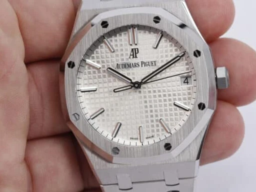 Title: Royal Oak (reserveret)
Brand: Audemars Piguet
Model: Royal Oak
Ref: 15500ST
Category: Dress
Diameter: 41mm
Functions: Dato
Year: 2022
Price: 270000
Condition: undefined
Dial Color: Hvid
Strap: Metal
Case material: Stål
Gender: Herre
Match: 100.0%
Billedet er ejet af Wine & Watches (299756) Et Audemars Piguet ur
