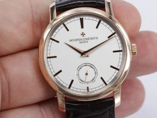 Title: Vacheron Traditionelle
Brand: Vacheron Constantin
Model: Traditionelle
Ref: 82172/000R-9382
Category: Dress
Diameter: 38mm
Functions: Dato
Year: 2024
Price: 110000
Condition: undefined
Dial Color: Hvid
Strap: Læder
Case material: Guld
Gender: Herre
Match: 100.0%
Billedet er ejet af Wine & Watches (299757) Et Vacheron Constantin ur