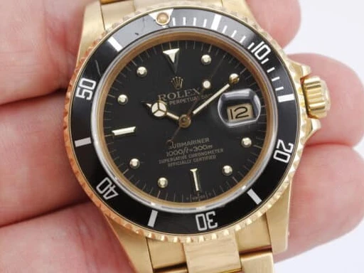 Title: Submariner
Brand: Rolex
Model: Submariner
Ref: 16808
Category: Dykker
Diameter: 40mm
Functions: Dato
Year: 1983
Price: 210000
Condition: 8.0
Dial Color: Sort
Strap: Metal
Case material: Guld
Gender: Herre
Match: 100.0%
Billedet er ejet af Wine & Watches (102171) Et Rolex ur