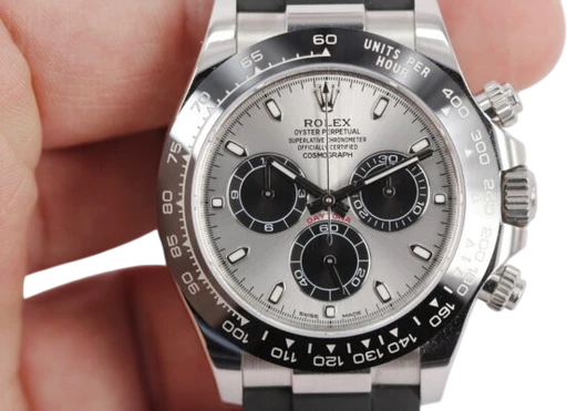 Title: Daytona
Brand: Rolex
Model: Daytona
Ref: 116519LN
Category: Racing
Diameter: 40mm
Functions: Kronograf, Dato
Year: 2022
Price: 295000
Condition: 8.5
Dial Color: Grå
Strap: Andet
Case material: Guld
Gender: Herre
Match: 100.0%
Billedet er ejet af Wine & Watches (875245) Et Rolex ur