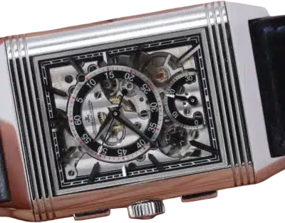 Title: Reverso Chronograph
Brand: Jaeger-LeCoultre
Model: Reverso Chronograph
Ref: Q389848J
Category: Racing
Diameter: 49mm
Functions: Kronograf
Year: 2024
Price: 215000
Condition: 8.5
Dial Color: Blå
Strap: Læder
Case material: Stål
Gender: Herre
Match: 100.0%
Billedet er ejet af Wine & Watches (468944) Et Jaeger-LeCoultre ur