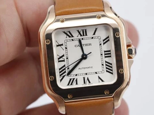 Title: Santos
Brand: Cartier
Model: Santos
Ref: WGSA0028
Category: Dress
Diameter: 35mm
Functions:
Year: 2021
Price: 102000
Condition: undefined
Dial Color: Hvid
Strap: Læder
Case material: Guld
Gender: Unisex
Match: 100.0%
Billedet er ejet af Wine & Watches (187992) Et Cartier ur