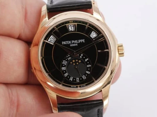 Title: 5205R-010
Brand: Patek Philippe
Model: Annual Calender Rose Gold
Ref: 5205-010
Category: Dress
Diameter: 40mm
Functions: Dato, Ugedag, Månefase
Year: 2014
Price: 325000
Condition: undefined
Dial Color: Sort
Strap: Læder
Case material: Guld
Gender: Herre
Match: 100.0%
Billedet er ejet af Wine & Watches (102188) Et Patek Philippe ur