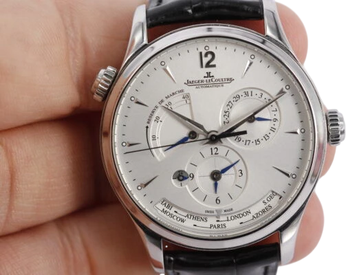 Titel: Master Geographic
Mærke: Jaeger-LeCoultre
Model: Master Geographic
Ref.: Q1428421
Årgang: 2018
Tilbehør: Boks og Papirer
Stand: 8.5 (Brugt)
Pris: 60.000 kr.
Diameter: 39mm
Funktioner: Dato, GMT, Kronograf
Skivefarve: Sølv
Rem: Læder
Kassemateriale: Stål
Kategori: Dress
Køn: Herre
Match: 100.0%
Billedet ejes af Wine & Watches (864387) Et Jaeger-LeCoultre ur