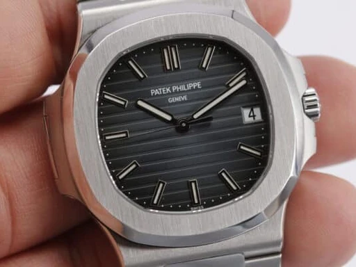 Title: – Reserveret
Brand: Patek Philippe
Model: Nautilus
Ref: 5711
Category: Sport
Diameter: 40mm
Functions: Dato
Year: 2010
Price: 700000
Condition: undefined
Dial Color: Blå
Strap: Metal
Case material: Stål
Gender: Herre
Match: 100.0%
Billedet er ejet af Wine & Watches (102153) Et Patek Philippe ur