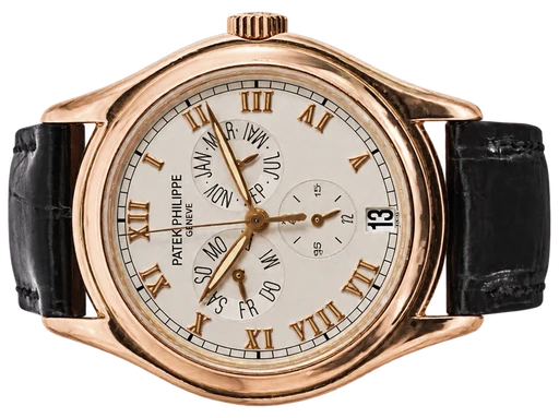 Titel: Annual Calendar
Mærke: Patek Philippe
Model: Annual Calendar
Ref.: 5035R
Årgang: 2002
Tilbehør: Boks og Papirer
Stand: 8.0 (Brugt)
Pris: 180.000 kr.
Diameter: 37mm
Funktioner: Dato, Ugedag
Skivefarve: Hvid
Rem: Læder
Kassemateriale: Guld
Kategori: Dress
Køn: Herre
Match: 100.0%
Billedet ejes af Wine & Watches (973614) Et Patek Philippe ur