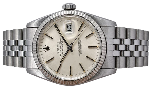Titel: Datejust 16014
Mærke: Rolex
Model: Datejust
Ref.: 16014
Årgang: 1978
Tilbehør: Boks og Papirer
Stand: 8.0 (Brugt)
Pris: 45.000 kr.
Diameter: 36mm
Funktioner: Dato
Skivefarve: Sølv
Rem: Metal
Kassemateriale: Stål
Kategori: Dress
Køn: Unisex
Match: 100.0%
Billedet ejes af Wine & Watches (102176) Et Rolex ur