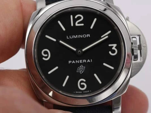 Title: Luminor
Brand: Panerai
Model: LUMINOR BASE LOGO
Ref: PAM00000
Category: Dress
Diameter: 44mm
Functions: Dato
Year: 2016
Price: 31000
Condition: undefined
Dial Color: Sort
Strap: Læder
Case material: Stål
Gender: Herre
Match: 100.0%
Billedet er ejet af Wine & Watches (126880) Et Panerai ur