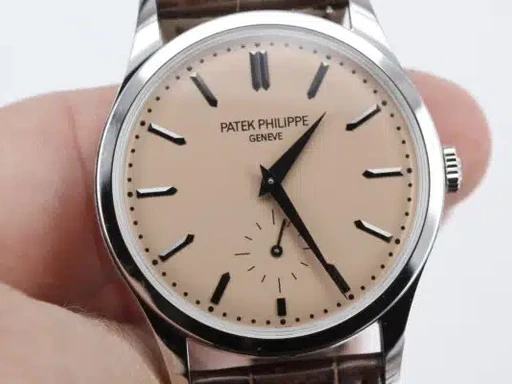 Title: Calatrava
Brand: Patek Philippe
Model: Calatrava
Ref: 6196P-001
Category: Dress
Diameter: 38mm
Functions: Dato
Year: 2025
Price: 370000
Condition: undefined
Dial Color: Rød
Strap: Læder
Case material: Andet
Gender: Herre
Match: 100.0%
Billedet er ejet af Wine & Watches (382948) Et Patek Philippe ur