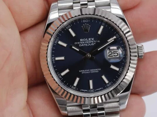 Title: Datejust
Brand: Rolex
Model: Datejust
Ref: 126334
Category: Dress
Diameter: 41mm
Functions: Dato
Year: 2018
Price: 88000
Condition: undefined
Dial Color: Blå
Strap: Metal
Case material: Stål
Gender: Herre
Match: 100.0%
Billedet er ejet af Wine & Watches (171554) Et Rolex ur