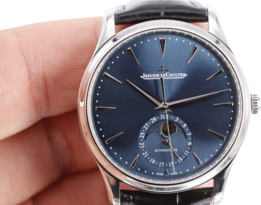 Titel: Master Control Ultra Thin
Mærke: Jaeger-LeCoultre
Model: Master control ultra thin moon phase
Ref.: Q1368480
Kategori: Dress
Diameter: 39mm
Funktioner: Dato, Månefase
Årgang: 2023
Pris: 66000
Stand: 8.5 (Brugt)
Skivefarve: Blå
Rem: Læder
Kassemateriale: Stål
Køn: Herre
Match: 100.0%
Billedet ejes af Wine & Watches (929176) Et Jaeger-LeCoultre ur