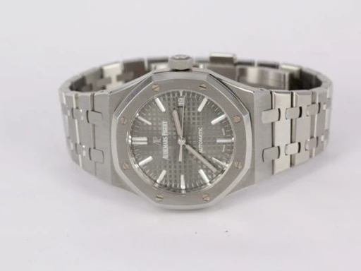 Title: Royal Oak
Brand: Audemars Piguet
Model: Royal Oak
Ref: 15450
Category: Sport
Diameter: 37mm
Functions:
Year: 2021
Price: 255000
Condition: 9.5
Dial Color: Grå
Strap: Metal
Case material: Stål
Gender: Herre
Match: 100.0%
Billedet er ejet af Wine & Watches (102187) Et Audemars Piguet ur