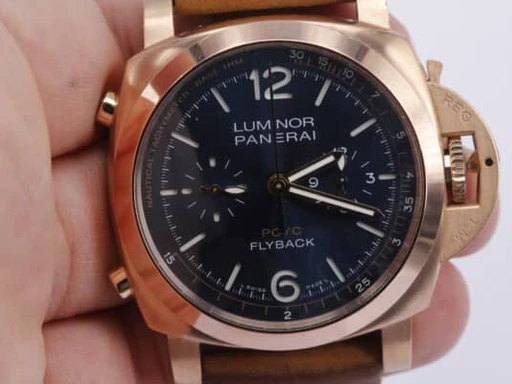Title: LUMINOR YACHTS CHALLENGE GOLDTECH PAM01020
Brand: Panerai
Model: LUMINOR YACHTS CHALLENGE GOLDTECH
Ref: PAM01020
Category: Sport
Diameter: 44mm
Functions: Dato, Kronograf
Year: 2019
Price: 149000
Condition: undefined
Dial Color: Blå
Strap: Læder
Case material: Guld
Gender: Herre
Match: 100.0%
Billedet er ejet af Wine & Watches (102149) Et Panerai ur