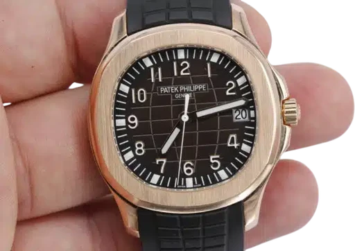 Title: Aquanaut
Brand: Patek Philippe
Model: Aquanaut
Ref: 5167R
Category: Sport
Diameter: 40mm
Functions: Dato
Year:
Price: 600000
Condition: 8.5
Dial Color: Brun
Strap: Gummi
Case material: Guld
Gender: Herre
Match: 100.0%
Billedet er ejet af Wine & Watches (190032) Et Patek Philippe ur
