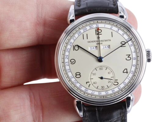 Title: Historiques
Brand: Vacheron Constantin
Model: Historiques Triple Calendrier 1942
Ref: 3110V
Category: Dress
Diameter: 40mm
Functions: Dato, Ugedag
Year: 2018
Price: 118000
Condition: 8.5
Dial Color: Brun
Strap: Læder
Case material: Stål
Gender: Herre
Match: 100.0%
Billedet er ejet af Wine & Watches (702432) Et Vacheron Constantin ur