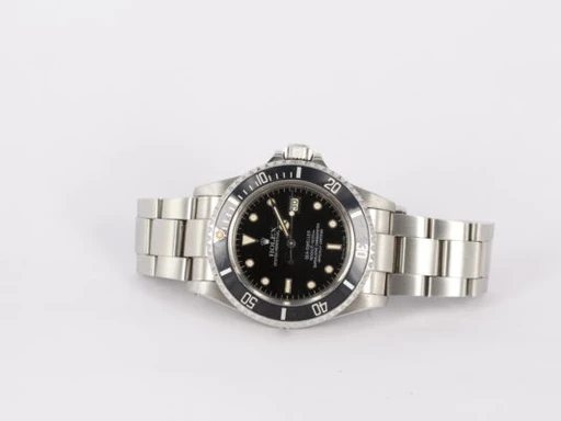 Title: SEA-DWELLER
Brand: Rolex
Model: Sea-Dweller
Ref: 16660
Category: Dykker
Diameter: 40mm
Functions: Dato
Year: 1983
Price: 135000
Condition: undefined
Dial Color: Sort
Strap: Metal
Case material: Stål
Gender: Herre
Match: 100.0%
Billedet er ejet af Wine & Watches (102179) Et Rolex ur