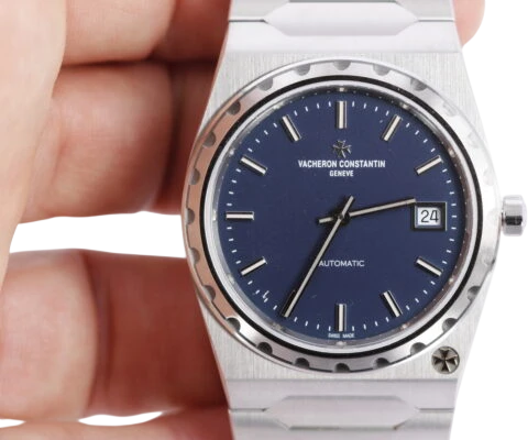 Titel: Historique
Mærke: Vacheron Constantin
Model: Historique
Ref.: 222
Kategori: Sport
Diameter: 37mm
Funktioner: Dato
Årgang: 2026
Pris: 345000
Stand: 10.0 (Nyt)
Skivefarve: Blå
Rem: Metal
Kassemateriale: Stål
Køn: Herre
Match: 100.0%
Billedet ejes af Wine & Watches (931382) Et Vacheron Constantin ur